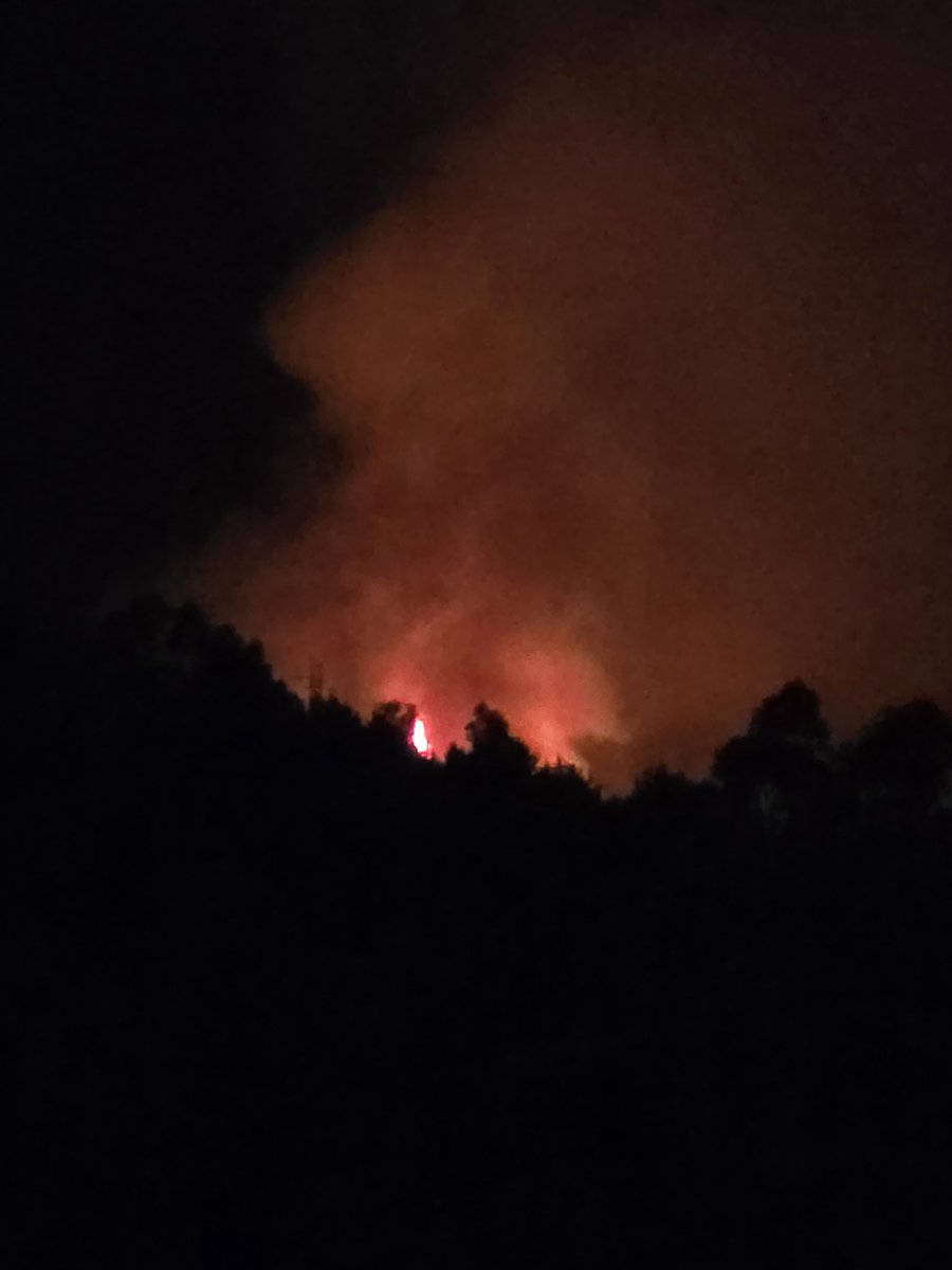 ColConsumidor's tweet photo. @infopresidencia @petrogustavo Hay un incendio en El cerro aguanoso en Bogotá de más de 12 horas y se ha dejado avanzar. Por qué no intervenir a tiempo? https://t.co/FCTkSofCDq