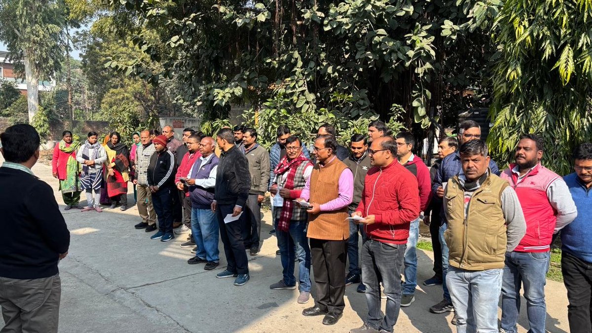 15 वां राष्ट्रीय मतदाता दिवस दिनांक 25 जनवरी 2025 के शुभ अवसर पर गन्ना भवन में उप गन्ना  आयुक्त महोदय, परिक्षेत्र बरेली द्वारा मतदाता शपथ ग्रहण कराते हुए जिसमें जिला गन्ना अधिकारी बरेली उप चीनी आयुक्त एवं समस्त कार्यालय स्टाफ उपस्थित रहा। #NVD2024