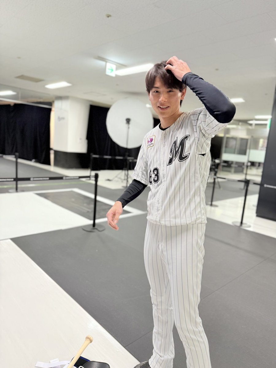 撮影を終えてヘトヘトな様子の #和田康士朗 選手。
そんな和田選手を不意打ちで撮影をしたオフショットをどうぞ！
#chibalotte #広報