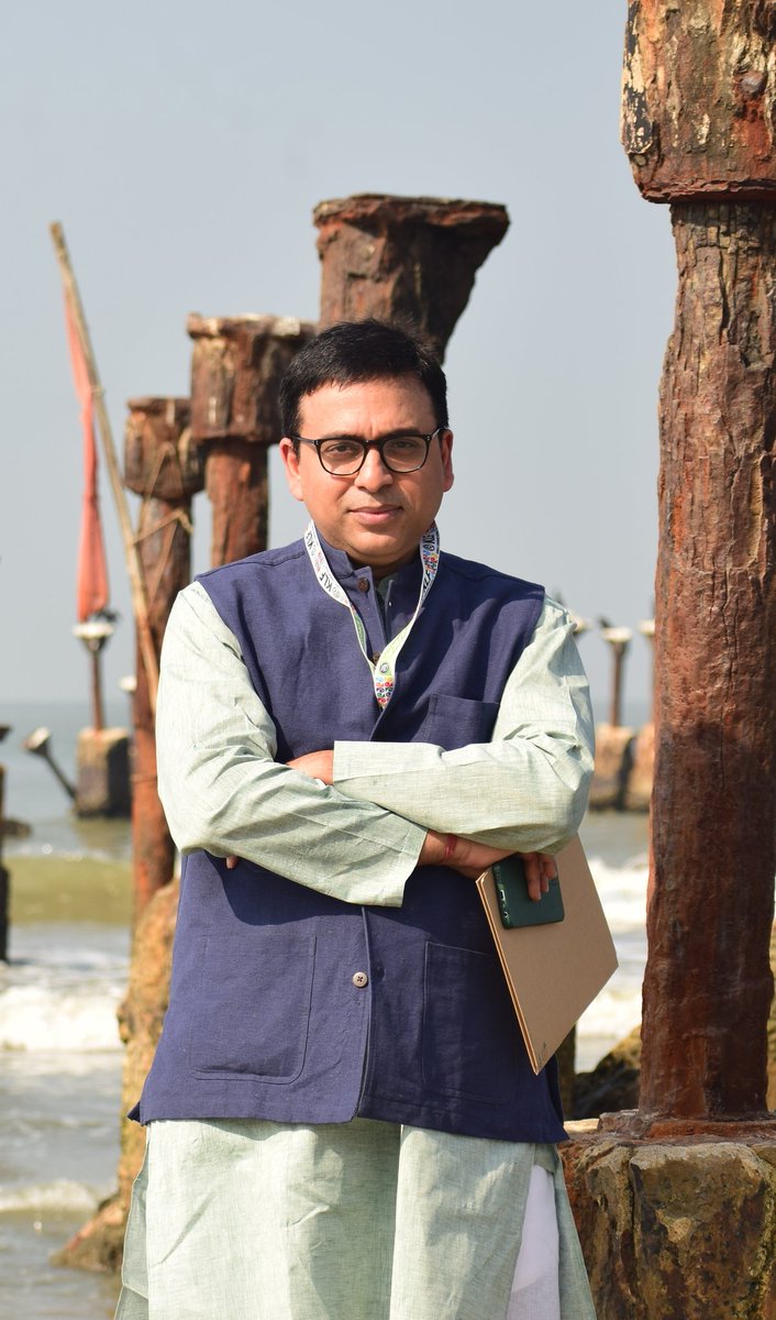janusmyth's tweet photo. Will discuss #NehrusFirstRecruits with Ambassador Venu Rajamony at 3 pm, Venue: Katha, @KeralaLitFest on #Kozhikode beach. Please join us if you are at Calicut/Kozhikode . https://t.co/N89V1mCfKH