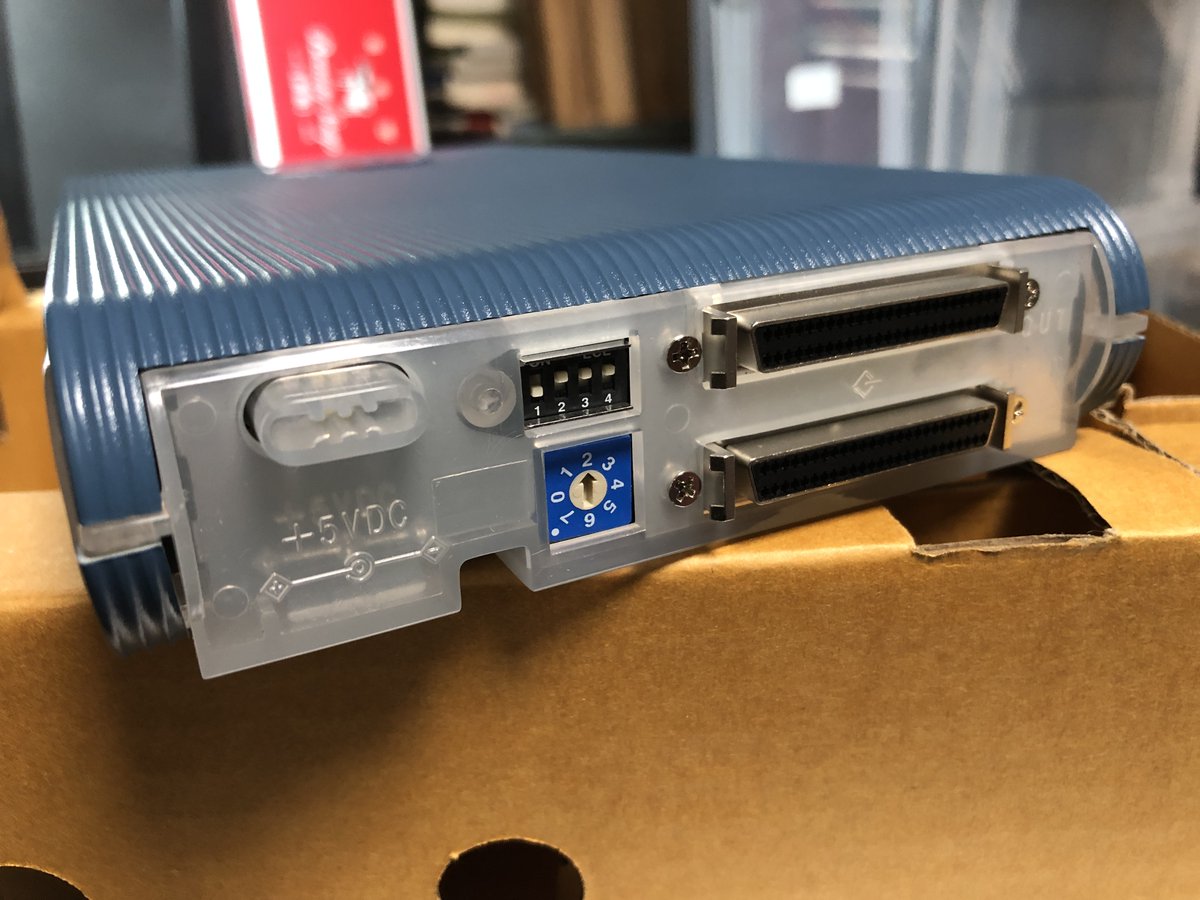lll_kus_lll's tweet photo. MOドライブの方のI/Fは大丈夫だった😅
1.3GBの未開封ＭOメディアが入ってた。
ケーブルもカバーが付いたままなので、もしかしたら未使用品だったのかもしれぬ。
#SCSI #MO #1.3GB #iomega https://t.co/txTopsHH8V