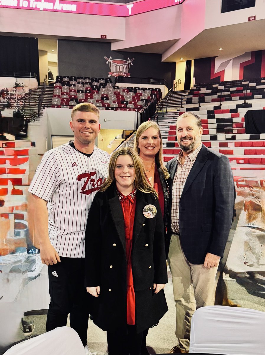 katerlyon's tweet photo. Let’s get this season going @TroyTrojansBSB https://t.co/Emr8w0Bjui