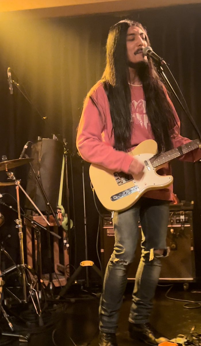 フルー@下北沢Three

YOLOれいひ〜でいい〜日のスリーマン！
フルー本当に久しぶりに観れた！！
23年の3人復活以来！
相変わらずの曲数で30分で12曲。
今日はパナシさんとはるひさんチェンジからのスタート。
このジェットコースターなライブ好き。
また観にきたい。
是非関西にも来て欲しい！