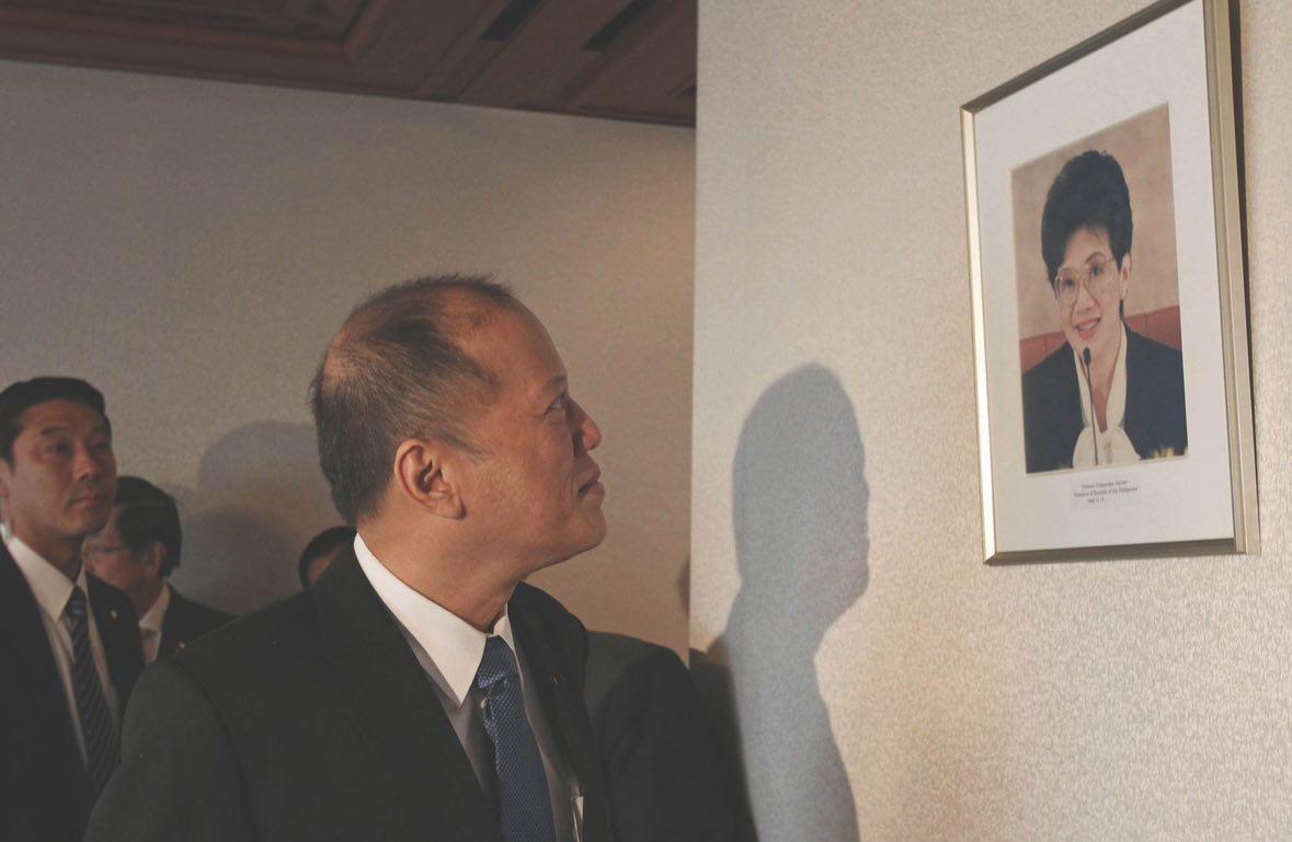 noynoyaquino's tweet photo. Today, we remember President Cory Aquino on her 92nd birth anniversary.

Taken by Malacañang photographer Robert Viñas on June 6, 2015, this photo of PNoy looking at his mom’s portrait at the Japan National Press Club headquarters is featured in the upcoming book, “PNoy: Filipino”, a compilation of photographs and tributes for the late President. 

#AquinoLegacy 
#CoryAquino 
#NoynoyAquino 
#NinoyAquino
#PNoy