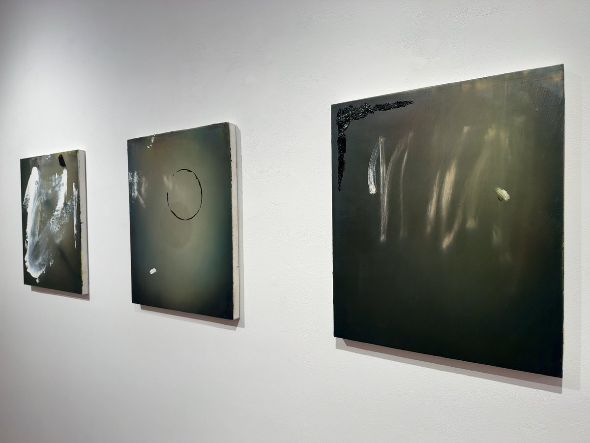 MITSUKOSHI CONTEMPORARY GALLERYで平野泰子さんの展示を見てきた。奥行きのある背景の深さよ。そして何気なく見える部分にもかなり緻密な計算が働いている。絵に知性が宿っているようだ。