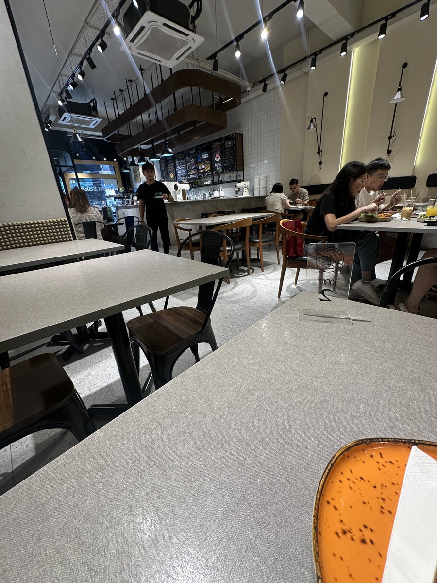 taufiqhelios's tweet image. lunch pon sensorang. takde ayang. #rhyme