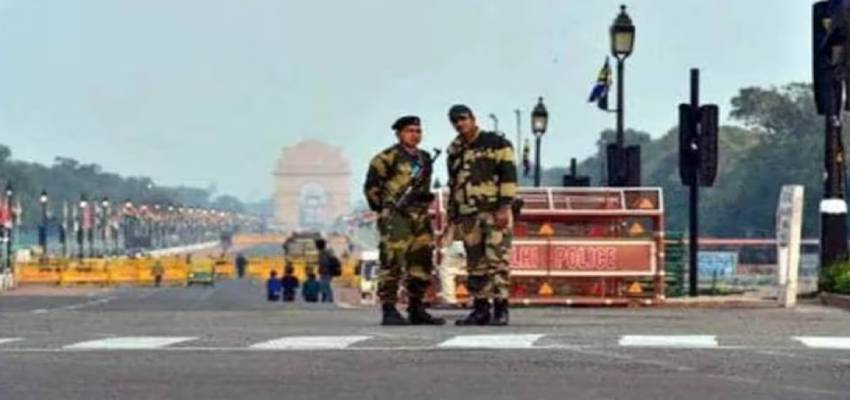 Khabarfast's tweet image. Republic Day 2025: 6 लेयर की सिक्योरिटी के साथ 15 हजार जवानों की तैनती, गणतंत्र दिवस पर किले में तब्दील हुई दिल्ली 

khabarfast.com/delhi-news-rep… 

#republicday #republicdayparade2025 #multilayersecurity #republicdayparade #delhipolice #khabarfastdigital