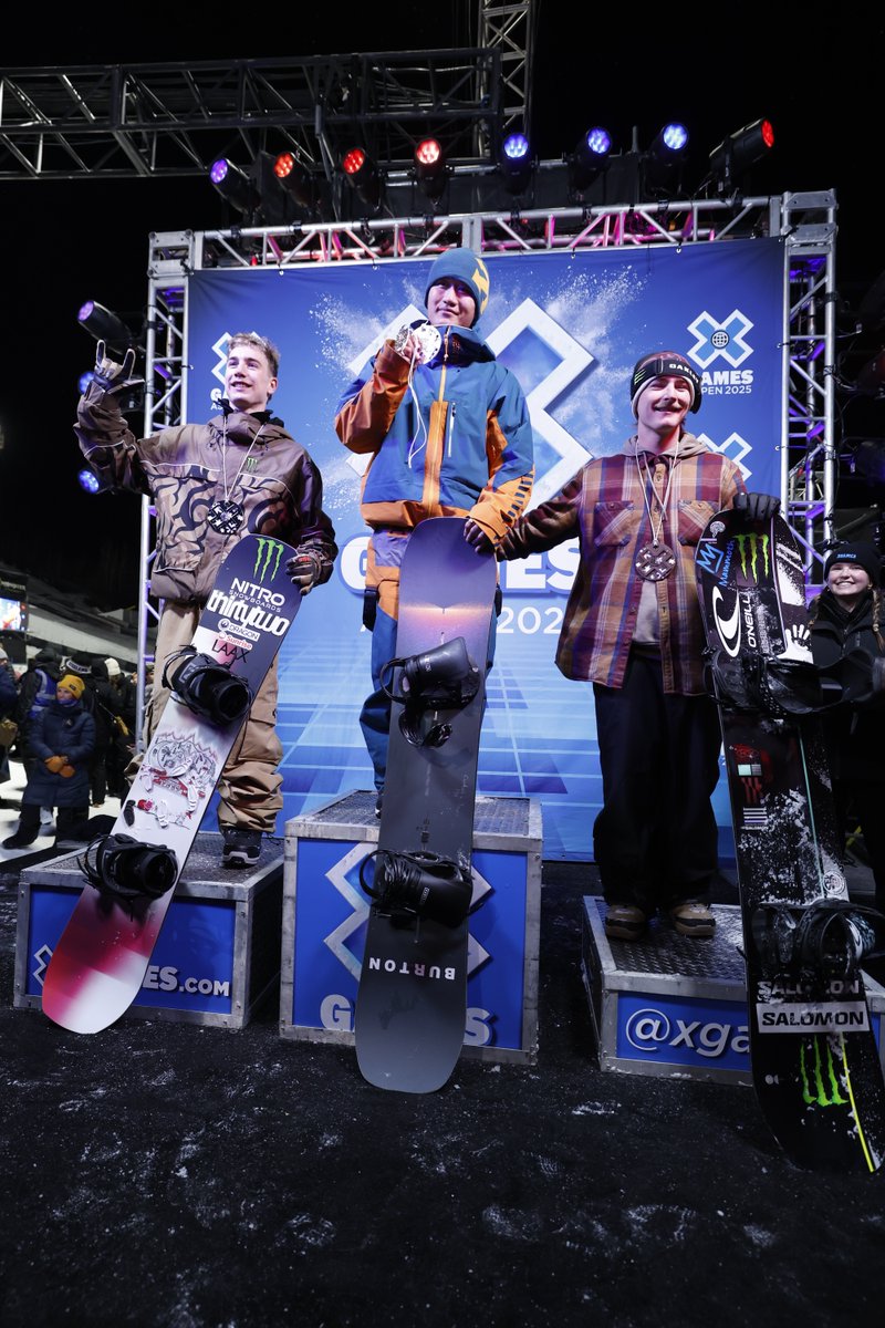 Men's Snowboard Knuckle Huck Podium! 🥇: Wang Ziyang 🥈: Patrick