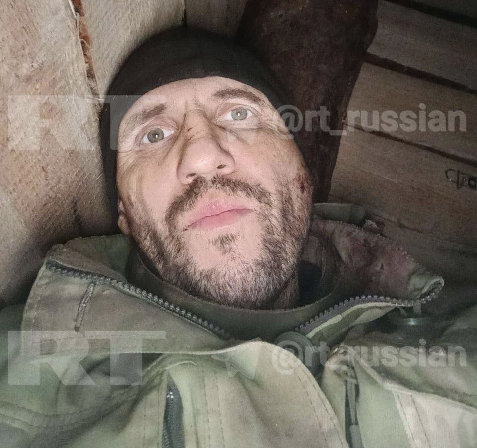 PLuWex's tweet photo. В ходе штурма он в одиночку взял ��ражеский опорник. Бандеровцы разбежались. Несмотря на ранение, парень продолжал выполнять боевую задачу – удерживал позиции на протяжении 8 дней вместе с товарищами. Почти без еды и воды

Сейчас боец в госпитале. Выздоровления ему

Россия –это я! https://t.co/axEHxYCF2e