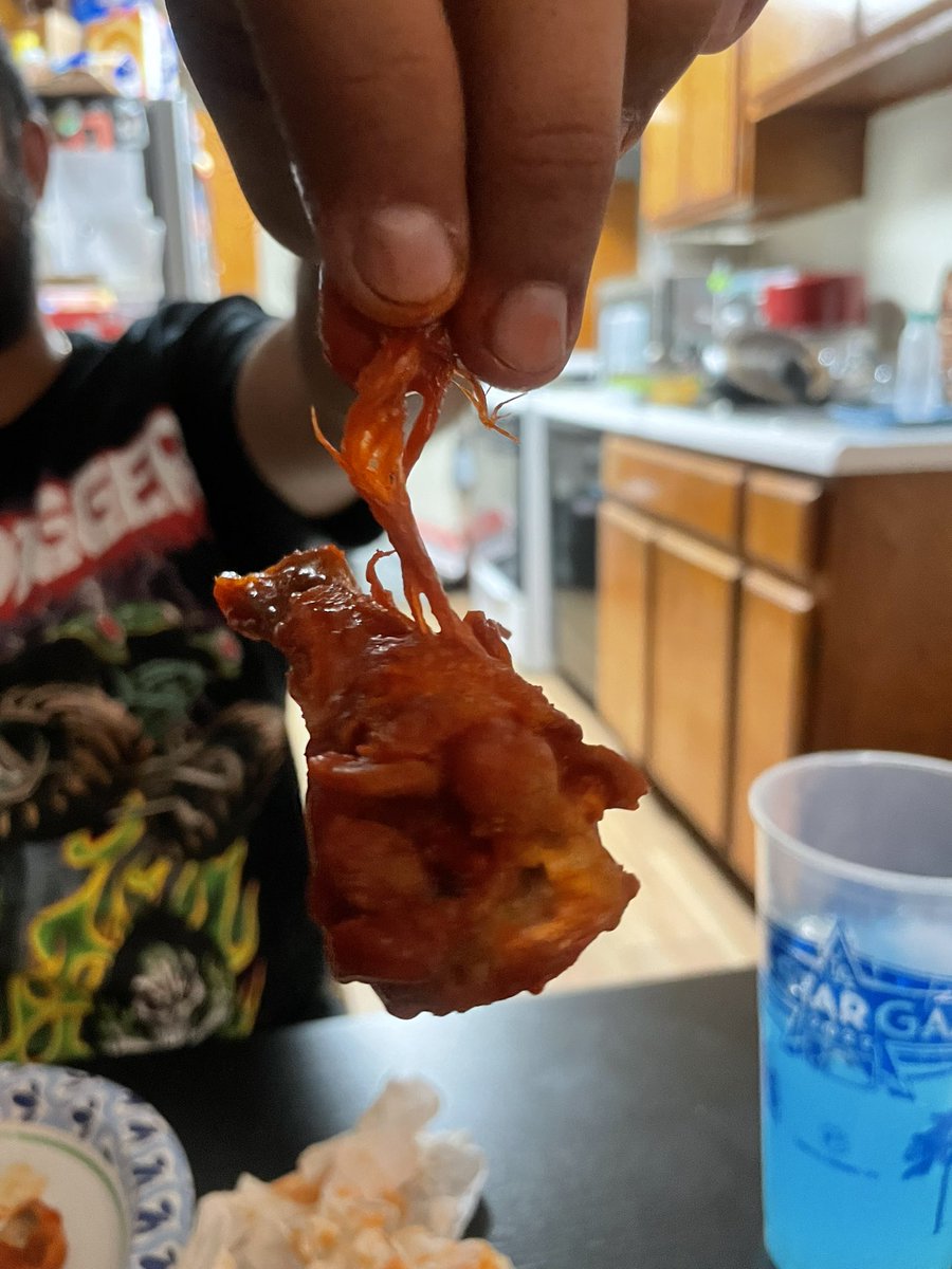 mlove_xo's tweet photo. @wingstop  what the fck!?!?!?! Seriously refund me my money now!!!! https://t.co/z8DFm32Kcp