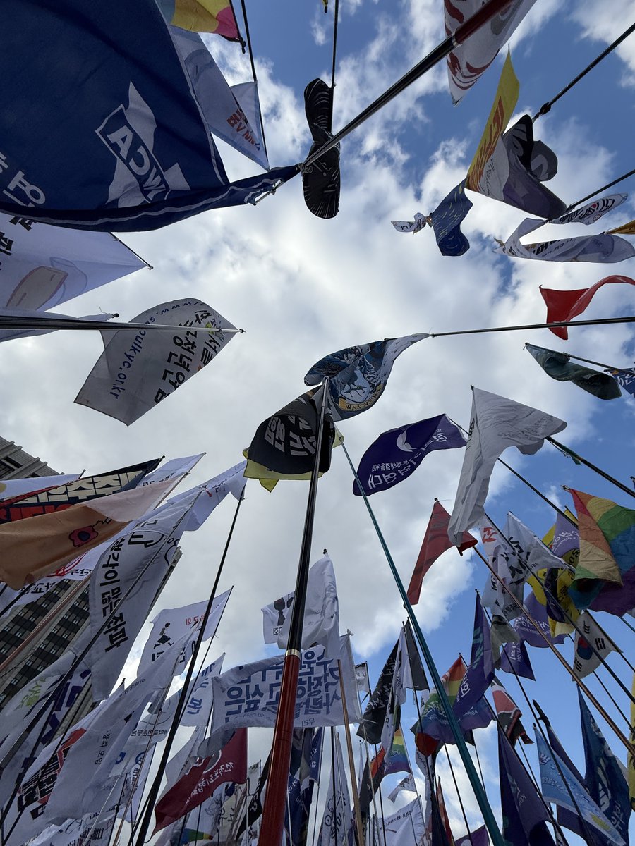 latuamoon's tweet image. 광화문 깃발행진