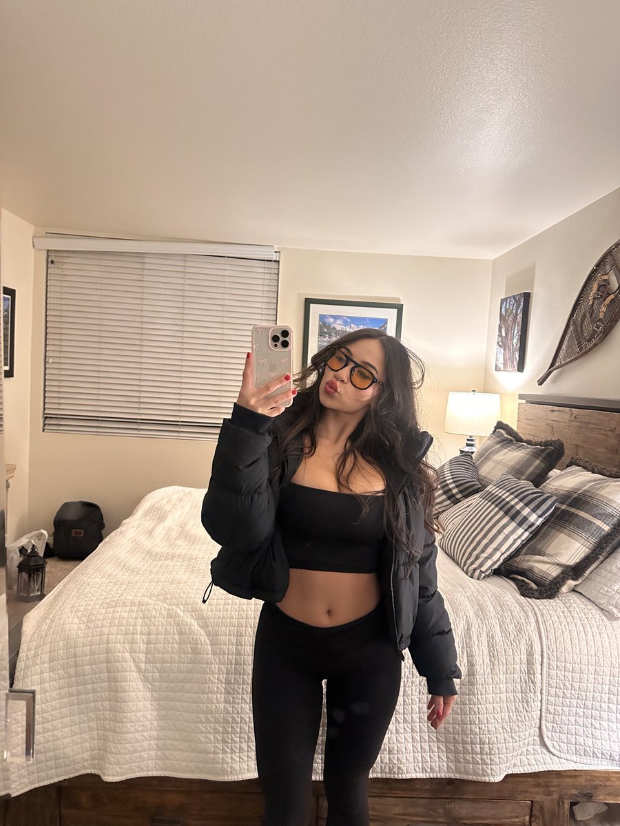 bbyskyeee's tweet photo. https://t.co/YLmzgQ6OdS