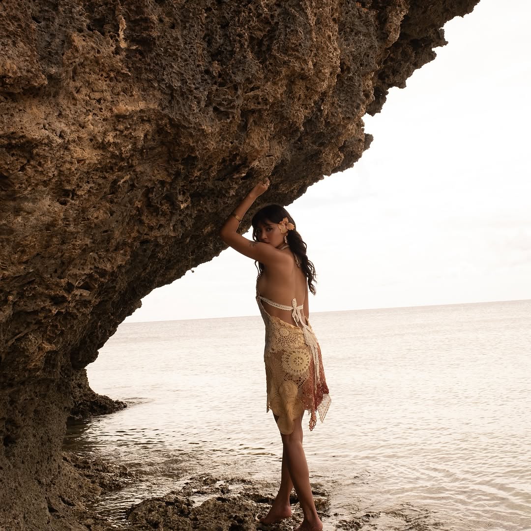 PhilstarNews's tweet photo. TROPICAL GODDESS ☀️

Nadine Lustre wowed her social media followers after posting her latest photos on Instagram, taken at a beach. Many comments praised her beauty, with one even calling her a "real-life Moana."

📸 Nadine Lustre via Instagram https://t.co/5qsesN13pe