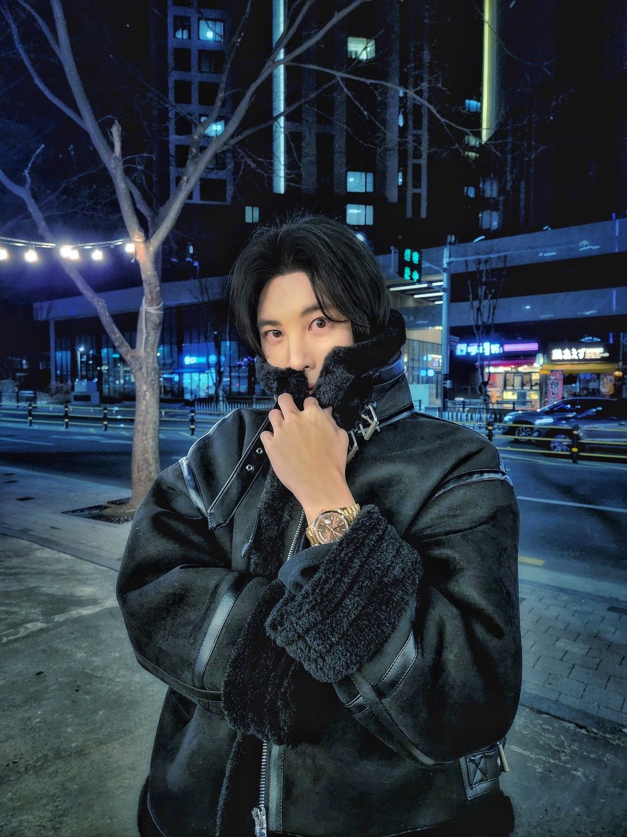 LUsyndrome's tweet photo. 겨울밤이 너무좋다!
다들 여름이 좋아 겨울이 좋아? https://t.co/6h1rWexam7