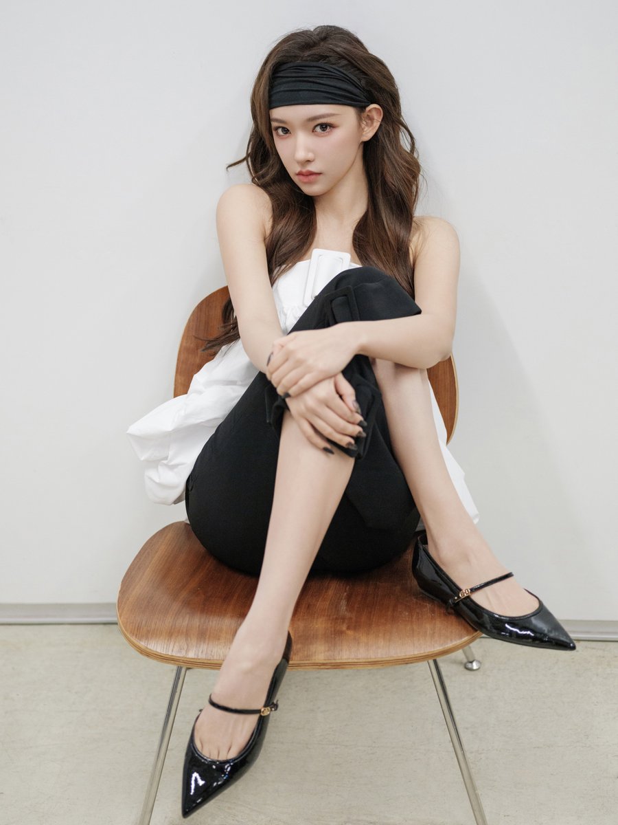 dramapotatoe's tweet photo. #ChengXiao and her team share behind the scenes pics

More - https://t.co/RHRr5aL8UZ https://t.co/ULWh4EcZBv