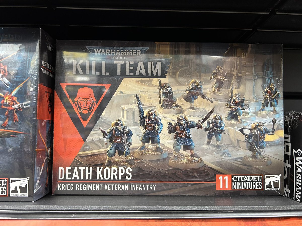 新発売のデスコーア・オヴ・クリーグ、アーミーセットの開封式が行われ 新発売のデスコーア・オヴ・クリーグ、アーミーセットの開封式が行われ