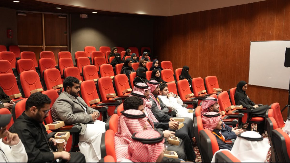 eec_pmu's tweet photo. 🌟 نقطة وصل | Bridging Academics &amp; Industry!

An impactful event featuring inspiring keynotes by:
✨ Eng. Thamer Alharbi
✨ Eng. Munirah Aldossary

delivered motivational speeches, sharing career advice and insights. https://t.co/fH0dP0s8zc