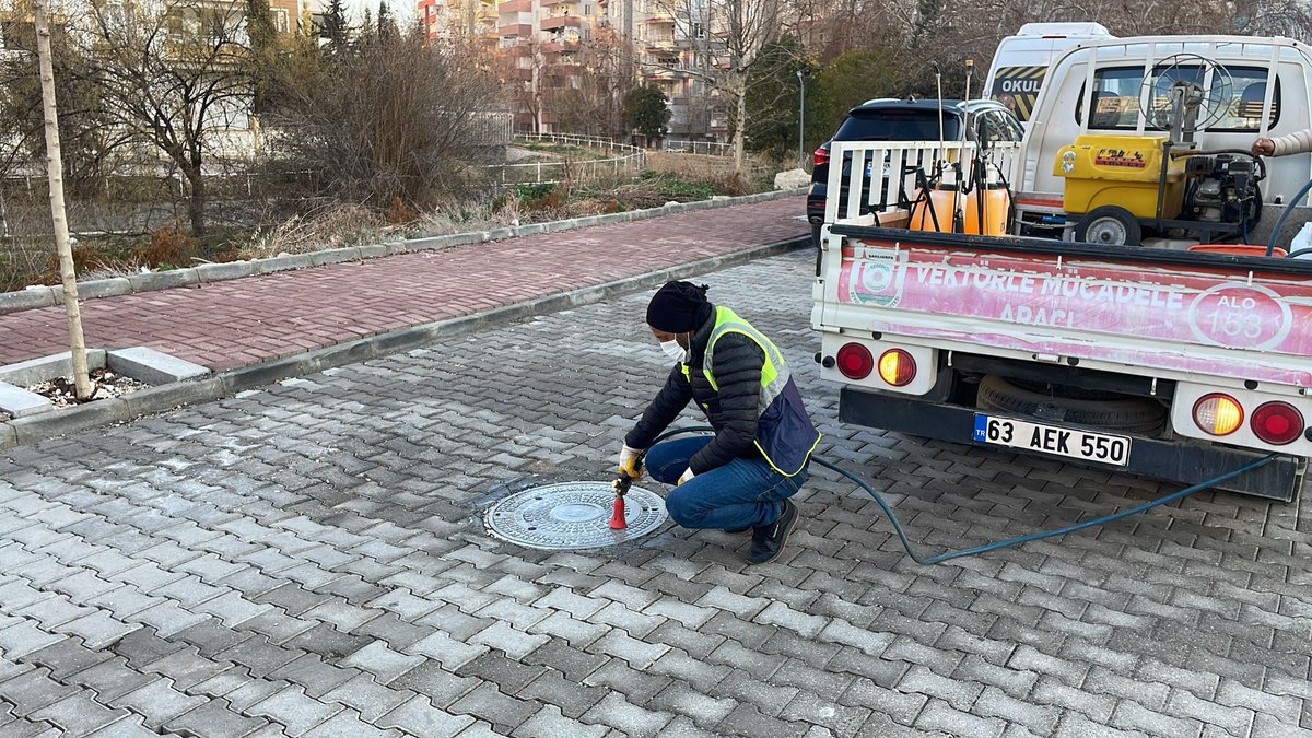 Şanlıurfa Büyükşehir Belediyesinin vektörle mücadele ekipleri haftanın hergünü sahada çalışmalarına devam ediyor.