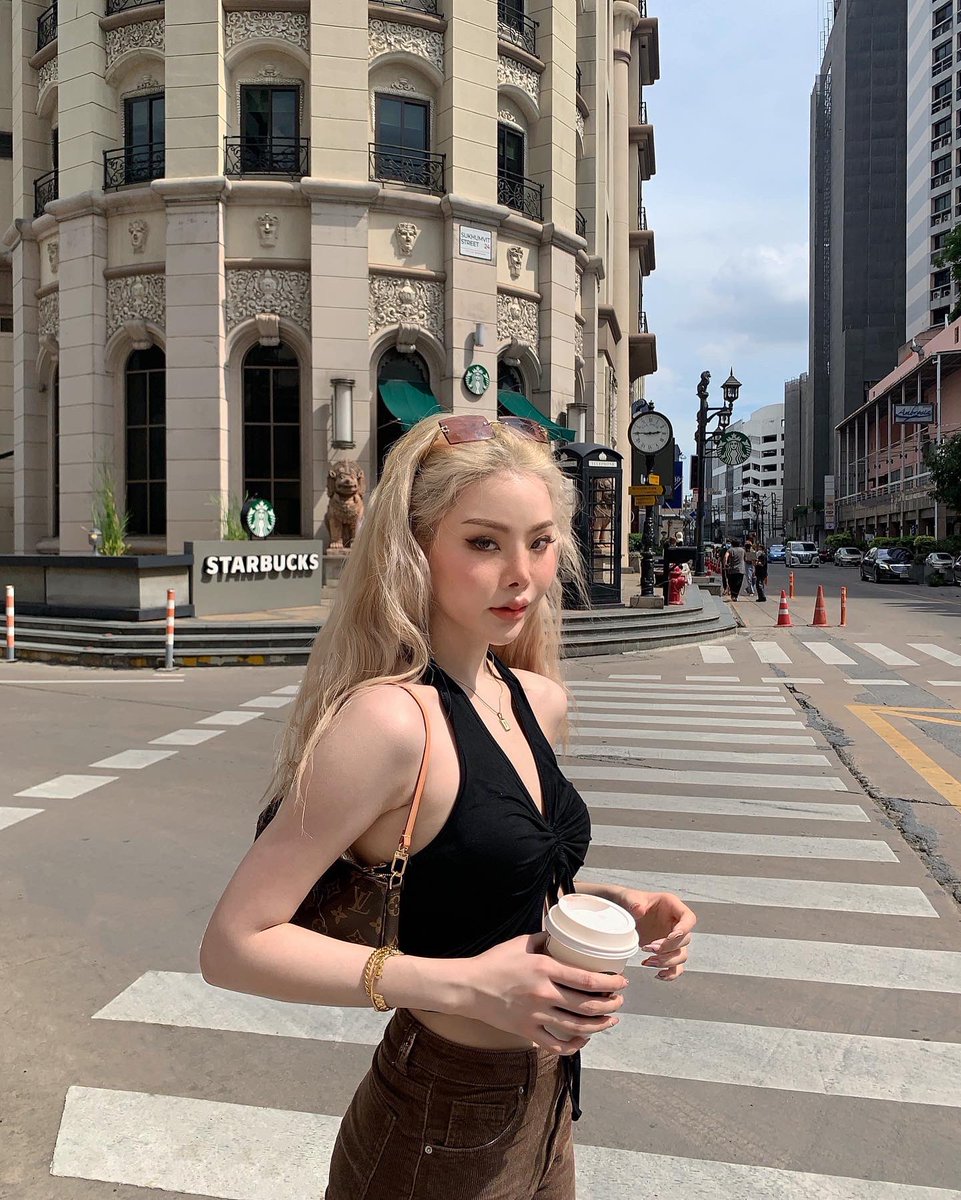 ฉันนี่เคยปูถนนคอนกรีตให้เรียบด้วยเหมยตู