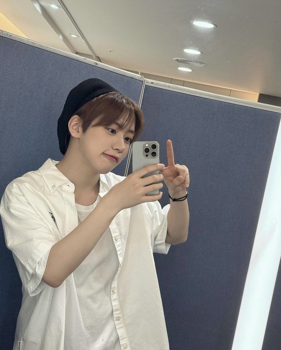 whee_woong's tweet photo. 今度はグループのみんなとここで写真撮る日がくるんだよね〜！楽しみ🫶🫶🫶 https://t.co/Oafg0i1bwL