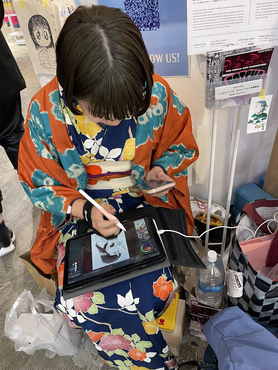 yohkoyonehara's tweet photo. @IcoAsagiwa 
グランバザールで賑わうラフォーレ原宿、愛と狂気のマーケット@aitokyouki_plus にて朝際イコちゃんの似顔絵屋さん
@YONEMART 店長の似顔絵もはっけーん！ https://t.co/sv3VQdvWzs