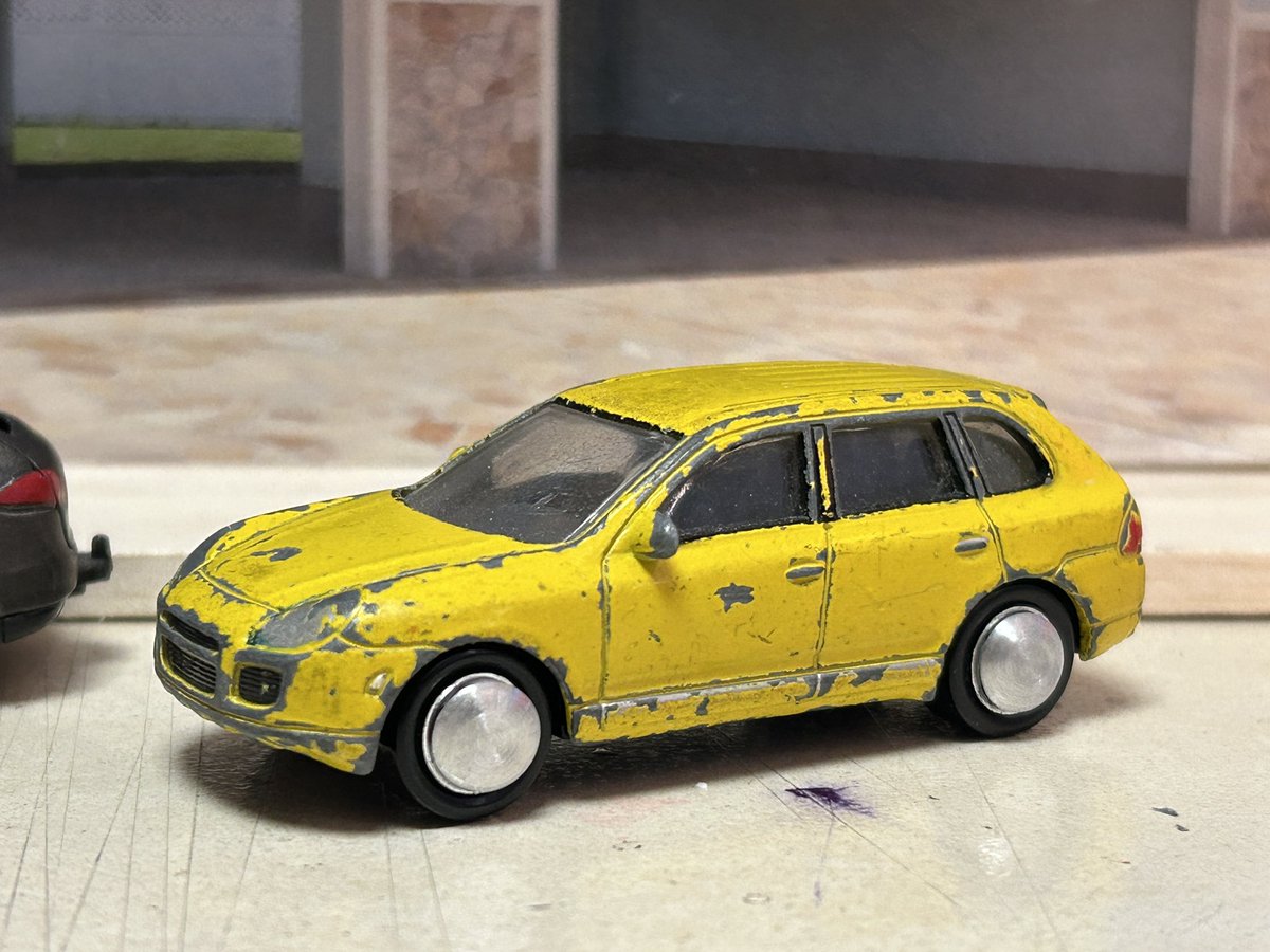porschegmbh's tweet photo. #REALTOY  #MAJORETTE  #Porsche  #Cayenne  #MOONDISK @macchina01 
やってみろとの事なのでやってみた💦
やっぱり合わない😭古い車にこそ似合うのだよ💡 https://t.co/XkSm5CVAPj