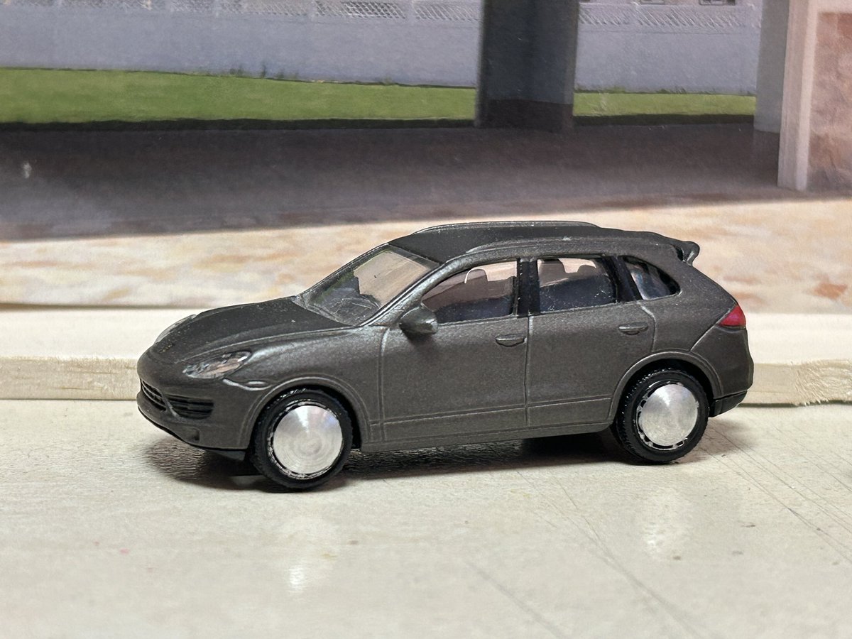 porschegmbh's tweet photo. #REALTOY  #MAJORETTE  #Porsche  #Cayenne  #MOONDISK @macchina01 
やってみろとの事なのでやってみた💦
やっぱり合わない😭古い車にこそ似合うのだよ💡 https://t.co/XkSm5CVAPj