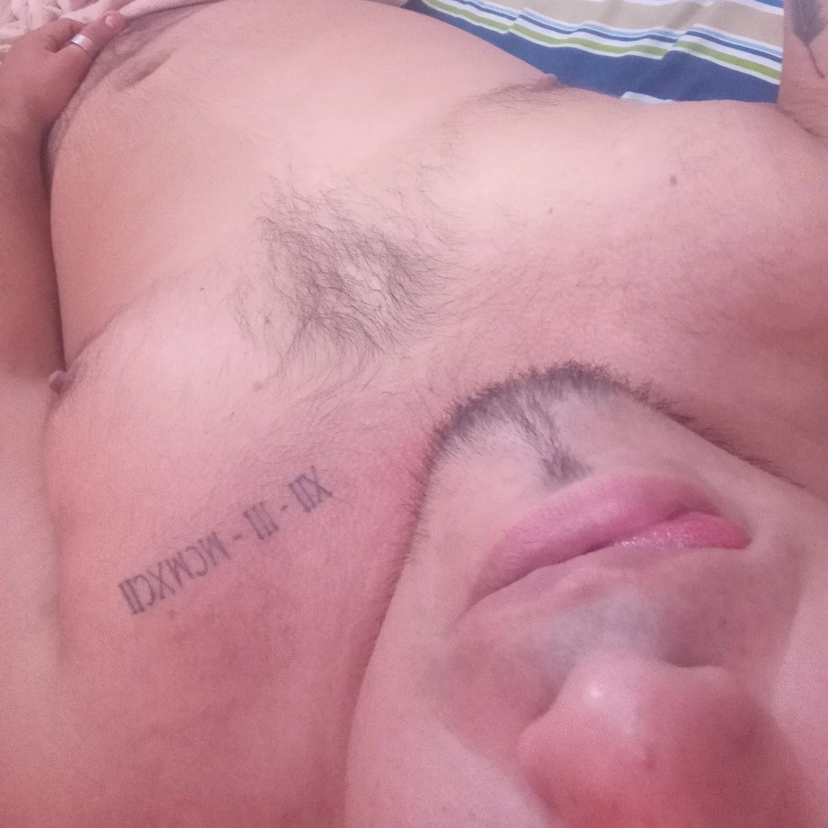 Fernando_ro92's tweet photo. Me das uno de esos besos que hacen que se me pare ?? 😈🐻🙊🙈 https://t.co/rl5WejCIy5
