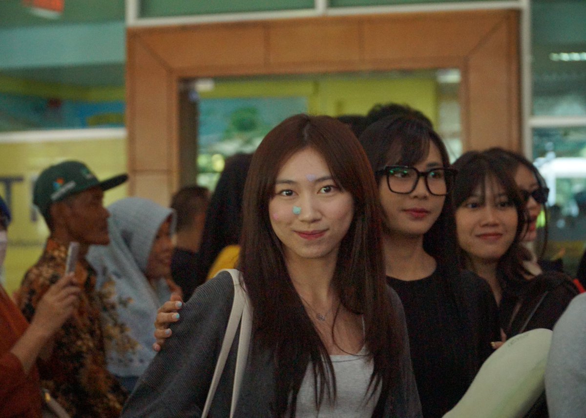 parz1valzz_'s tweet photo. ~Senyuman yang kusuka~

@C_JessiJKT48 at Adi Soemarmo Airport 25/01/25 https://t.co/VBaVi86vkR