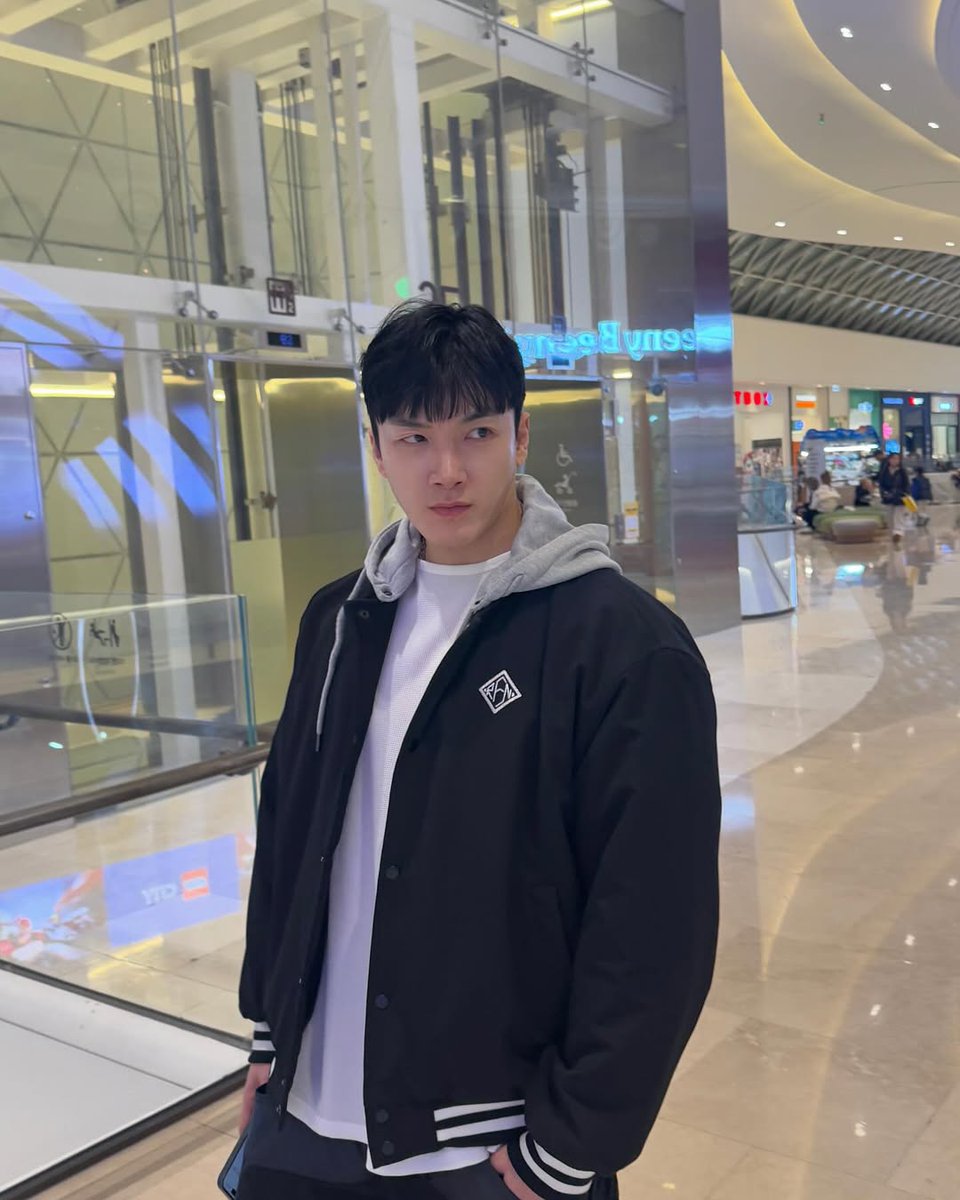 litovezz's tweet photo. 요즘얼굴폼왜이럼?? https://t.co/i6TNyFe48K