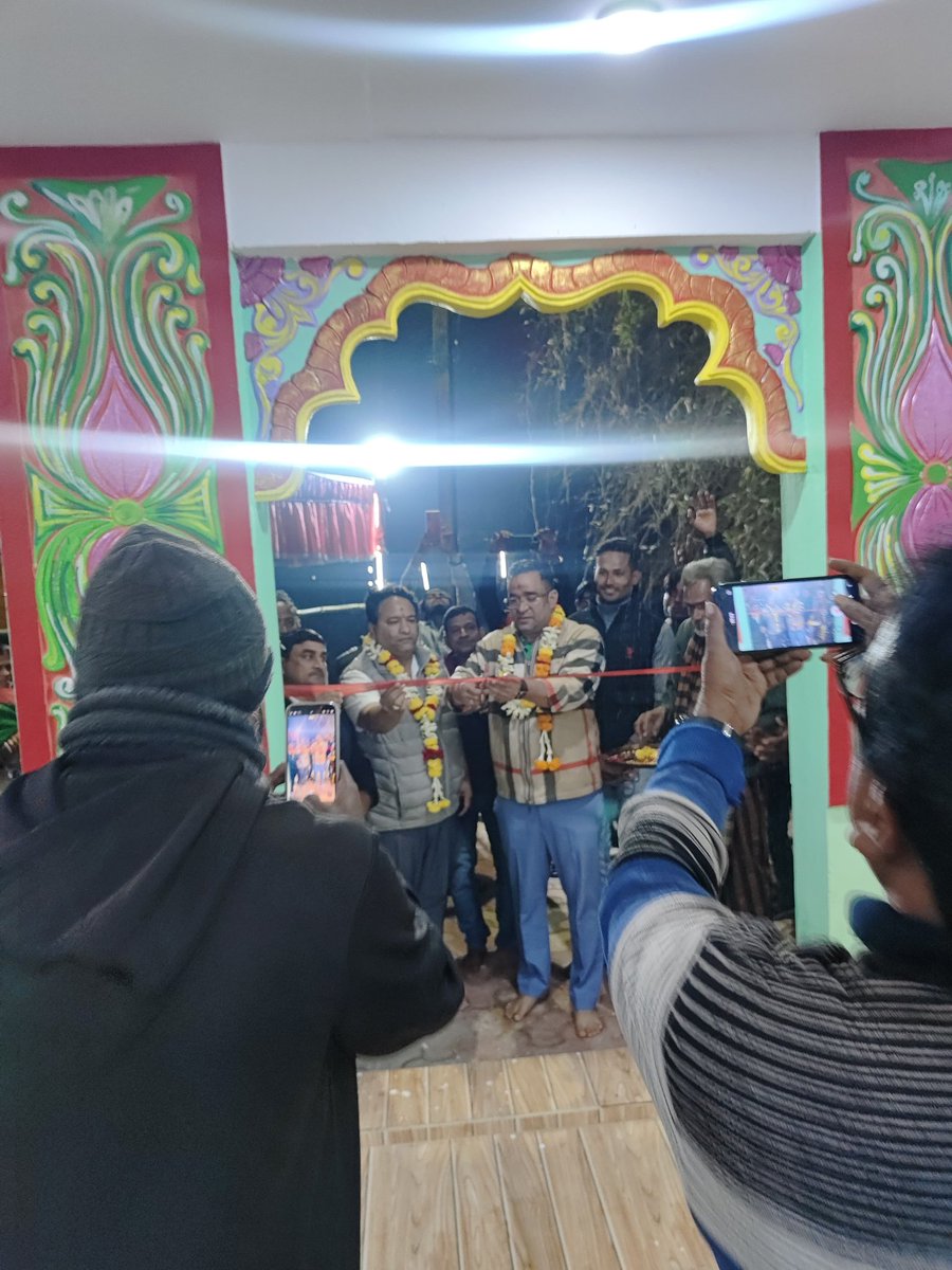 rudra_jaiodisha's tweet photo. ଯାଜପୁର ର ତଳପଡିଆ ସ୍ଥିତ ସାରଙ୍ଗପୁର ଠାରେ ଅନୁଷ୍ଠିତ ବାବା ସିଦ୍ଧେଶ୍ୱରଙ୍କ ନୂତନ ମନ୍ଦିର ପ୍ରତିଷ୍ଠା କାର୍ଯ୍ୟରେ ଯୋଗଦେଇ ବାବା ଙ୍କ ଆଶିର୍ବାଦ ନେବା ସହ ସମସ୍ତ ଆୟୋଜକ ବନ୍ଧୁ ମାନଙ୍କର ମଙ୍ଗଳ କାମନା କରିଥିଲି। ଏହି କାର୍ଯ୍ୟକ୍ରମରେ ଯୋଗଦେବାର ସୁଯୋଗ ଦେଇଥିବାରୁ ମୋର ପିଲାଦିନର ସାଙ୍ଗ ତଥା ଭାଇ, ବରିର ବିଧାୟକ ବିଶ୍ଵମଲିକକୁ ଧନ୍ୟବାଦ। https://t.co/hrhSnXBy6d