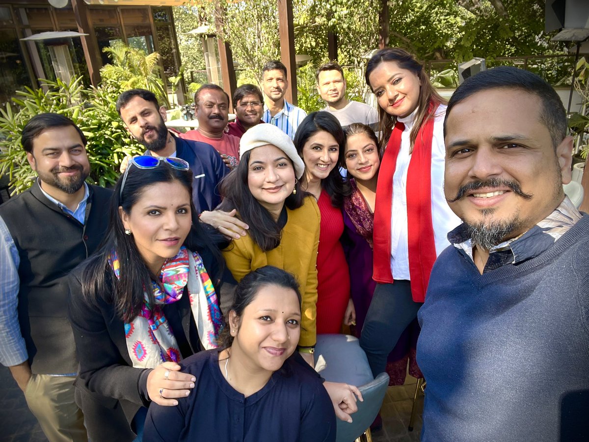 ShivAroor's tweet photo. Dilli Dangal! A sunny winter brunch episode of #DemocraticNewsroom with @IndiaToday’s team covering the Delhi election. Goes on air Monday. https://t.co/KTQxlSsjPi