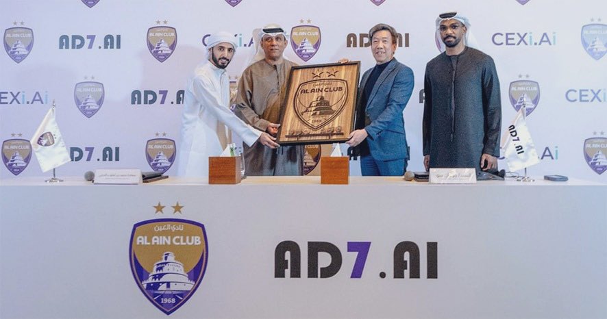 #العين 🇦🇪: شركة CEXI توقع صفقة رعاية قياسية بقيمة +60 مليون درهم مع نادي #العين لـ #كاس_العالم_للأندية، بحيث سيحل AD7.AI محل FAB على قميص الفريق خلال البطولة.

#AlAin 🇦🇪: #CEXI signs a record-breaking +60M AED sponsorship with <a href="/alainfcae/">نادي العين</a> for the @FIFACWC.