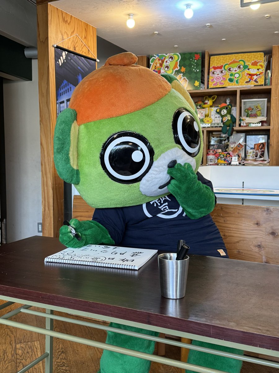 yo_tan's tweet photo. 嘉門達夫と言えば『鼻から牛乳〜🎶』だと思ってたけどイッちゃんは知らなかったらしい。。
ジェネレーションギャップ😢
#大崎さんと冬散歩 #大崎一番太郎 #project30 #ride22 https://t.co/92r4Jf523I