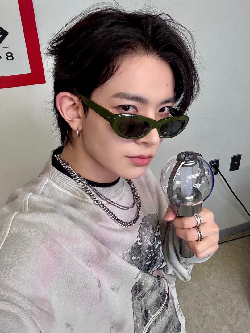 enginafess's tweet photo. SELCA PERTAMA HEESEUNG DI 2025😭🤧 -en https://t.co/4iLePM9U8T