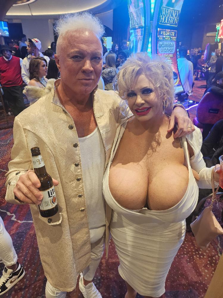 claudiamarie's tweet photo. AVN White Party https://t.co/VQwmwpTT4L