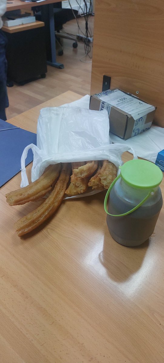 FranBcnMad's tweet image. #DesayunandoEnElTrabajo #Porras #Chocolate