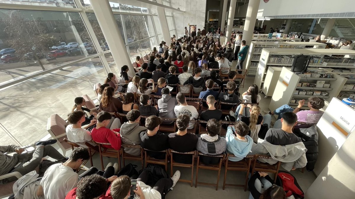 Blanes_cat's tweet photo. Notícia: Blanes celebra els 11 anys de la Biblioteca Jove amb diversos actes celebrats protagonitzats per uns 300 joves Al matí més de 200 alumnes d’institut van assistir a la presentació del III Concurs de Fotografia Filosòfica, i a la tarda actuacions

https://t.co/QZUXWmk67x https://t.co/bXqe6ybu9L