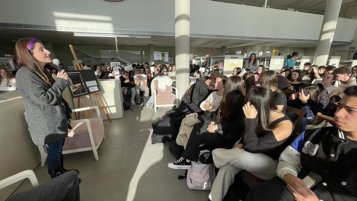 Notícia: Blanes celebra els 11 anys de la Biblioteca Jove amb diversos actes celebrats protagonitzats per uns 300 joves Al matí més de 200 alumnes d’institut van assistir a la presentació del III Concurs de Fotografia Filosòfica, i a la tarda actuacions

blanes.cat/docweb/2025-01…