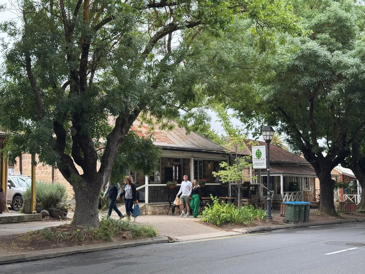 Hahndorf, Australia’s oldest surviving German settlement, was named after Cap. Dirk Hahn. On the Zebra, he brought Old Lutheran dissidents to ‘freedom of religion’ Adelaide.   Checking good country for them in the hills #OTD 25 Jan 1839 he climbed Mt Barker.
On #PeramangkCountry