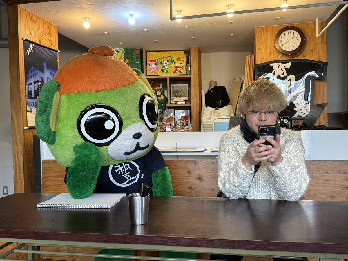 yo_tan's tweet photo. 今回は #大崎さんと冬散歩 ということでイッちゃんと夢さん橋で開催されているマルシェまでお散歩とお買い物☆
イッちゃんはパーカーを洗濯してしまったので寒いとのこと⛄️
風邪ひかないでね♡
#大崎さんと冬散歩 #大崎一番太郎 #project30 #ride22 https://t.co/LzReYUUkla