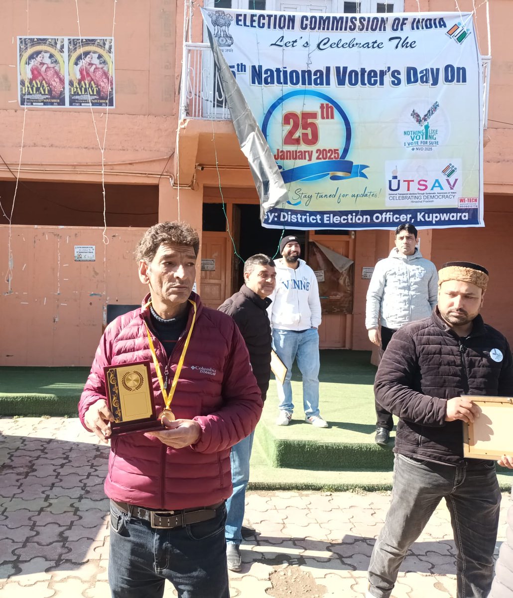 Municipal Committee Handwara (@eomchandwara5) on Twitter photo Javid Kirmani dedicated employee bags appreciation award on voters day.
<a href="/DULBKASHMIR/">Urban Local Bodies Kashmir</a> <a href="/dckupwara/">Deputy Commissioner Kupwara</a> <a href="/JKHUDD1/">J&K Housing & Urban Development Department</a>
<a href="/DivComKash/">Divisional Commissioner Kashmir</a> Javid Kirmani dedicated employee bags appreciation award on voters day.
<a href="/DULBKASHMIR/">Urban Local Bodies Kashmir</a> <a href="/dckupwara/">Deputy Commissioner Kupwara</a> <a href="/JKHUDD1/">J&K Housing & Urban Development Department</a>
<a href="/DivComKash/">Divisional Commissioner Kashmir</a>