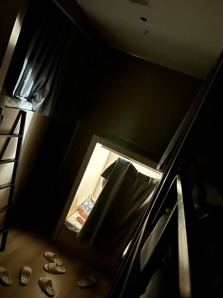 者行孙泡个汤，大晚上怎么这么多拖鞋