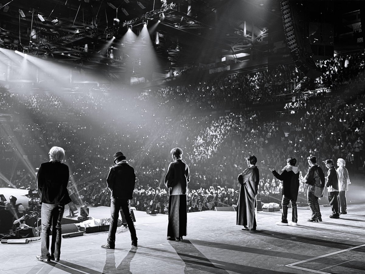 THExPIRATEEZ's tweet photo. The next stop is Milan. Under the dazzling light of 𝗔𝗧𝗜𝗡𝗬, we pressed forward with unstoppable energy, delivering a performance filled with passion and power. Together, we carved unforgettable memories into this voyage—ones that will shine brightly in our hearts forever. https://t.co/G2EJzK56HO