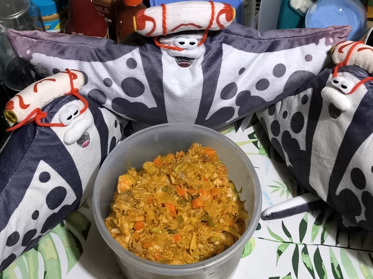 Karensaurus08's tweet photo. (Big man )⁴ 🫢 ?
my mother cooked stingray meat tacos 😅 🌮 #splatoon #Splatoon3 #Splatoon2 #bigman #splatoonmeme #mexican https://t.co/IJIXryGzAB