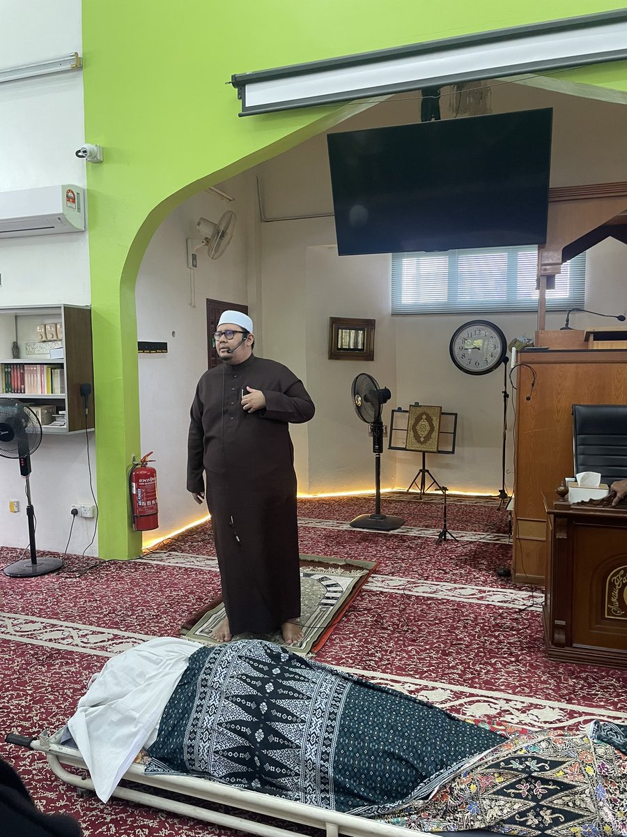 UMRMKHTR 🏴 tweet media