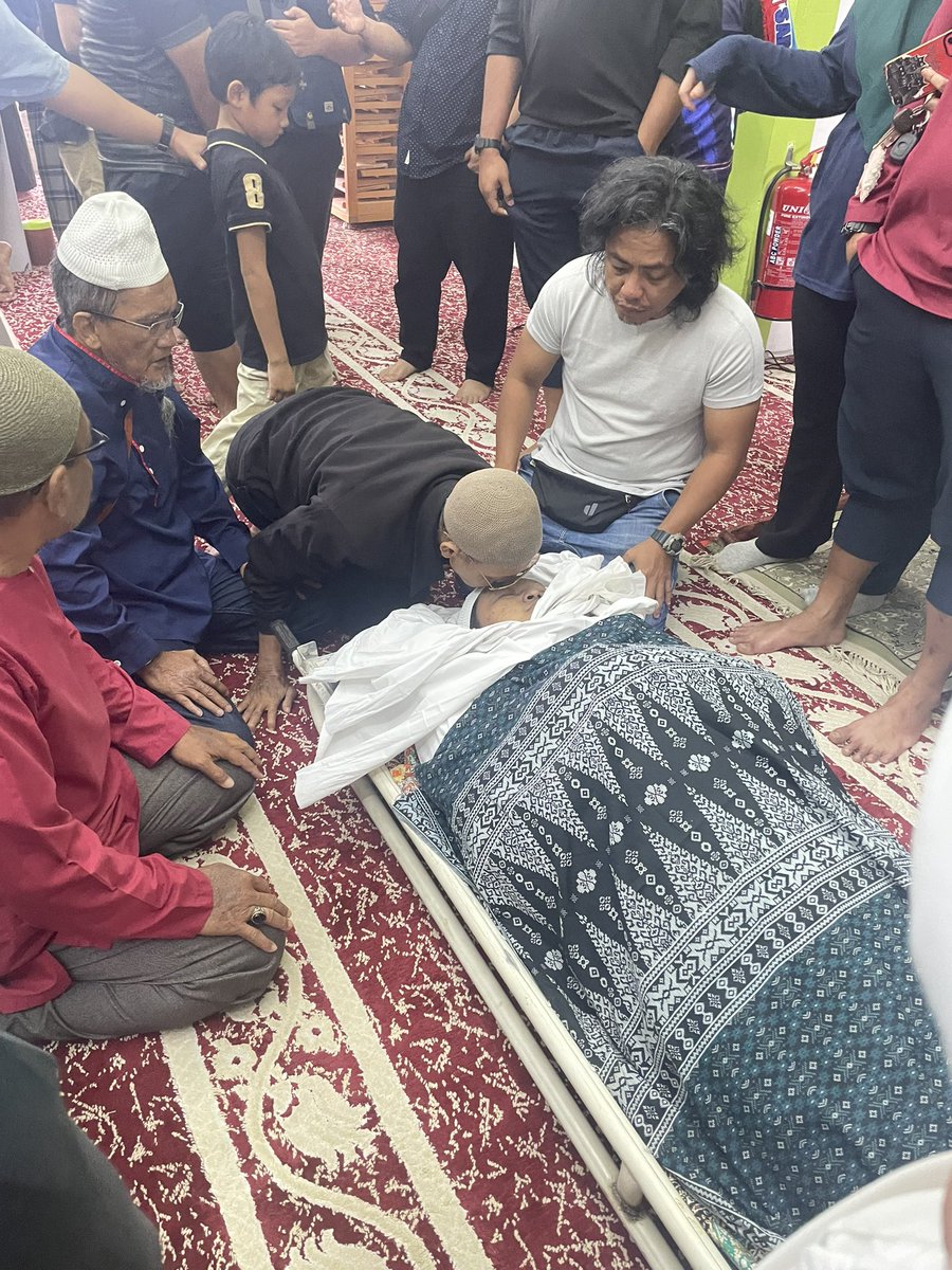 UMRMKHTR 🏴 tweet media