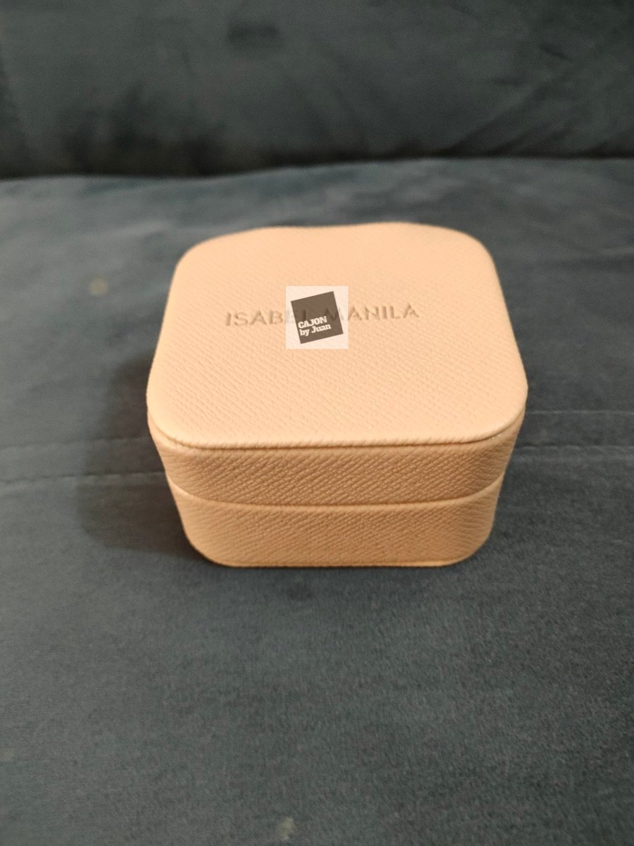cajonbyjuan's tweet photo. Exterior box packaging with removable tray bedding in white leatherette and nude suede interior. 

Message us for inquiries.

#cajonbyjuan #box #boxes #boxph #boxesph #premium #premiumboxes #packaging #packagingboxes #custommade #custommadebox #custommadeboxes #philippines https://t.co/KgmAII8ObM