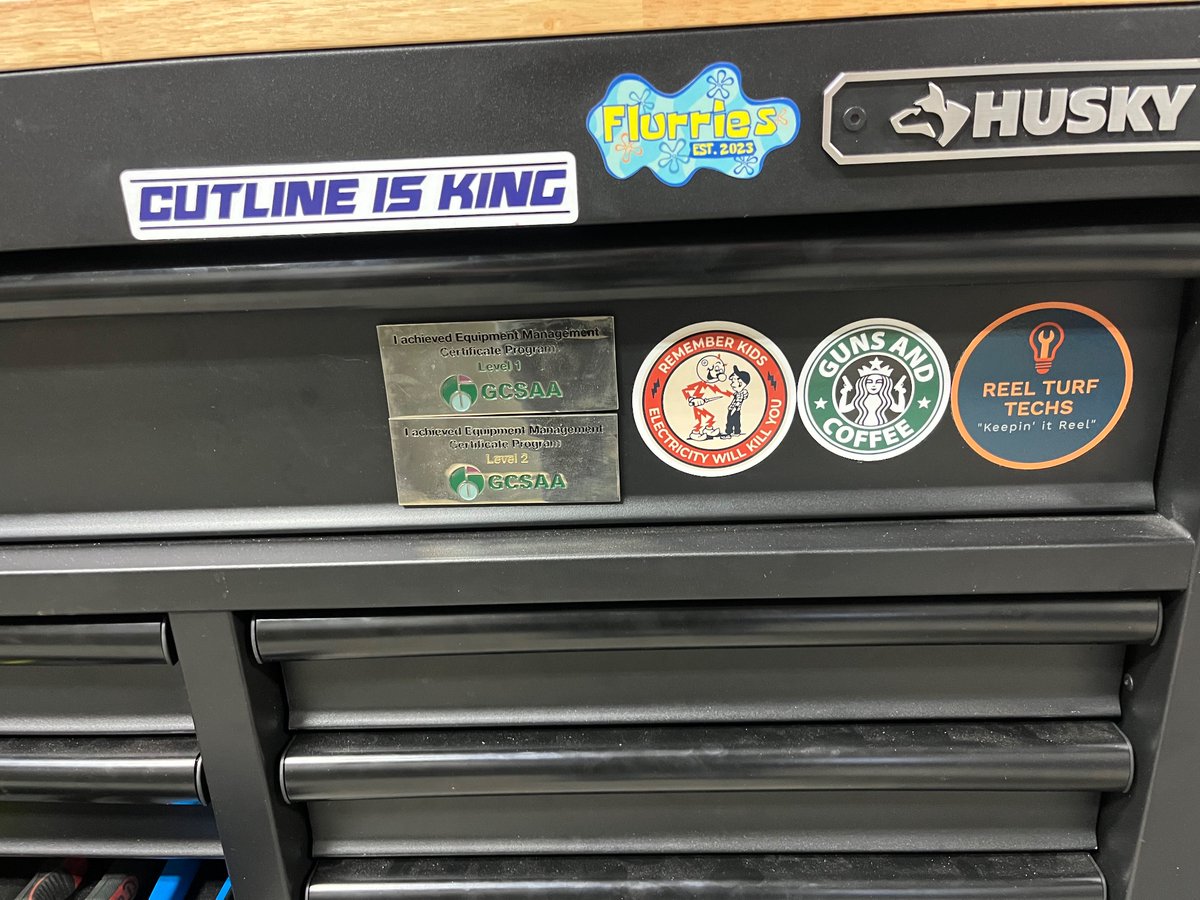 Got the stickers from <a href="/MikeRollinsSIP/">Mike Rollins</a>  and <a href="/reelturftechs/">Reel Turf Techs</a> on the new work box
