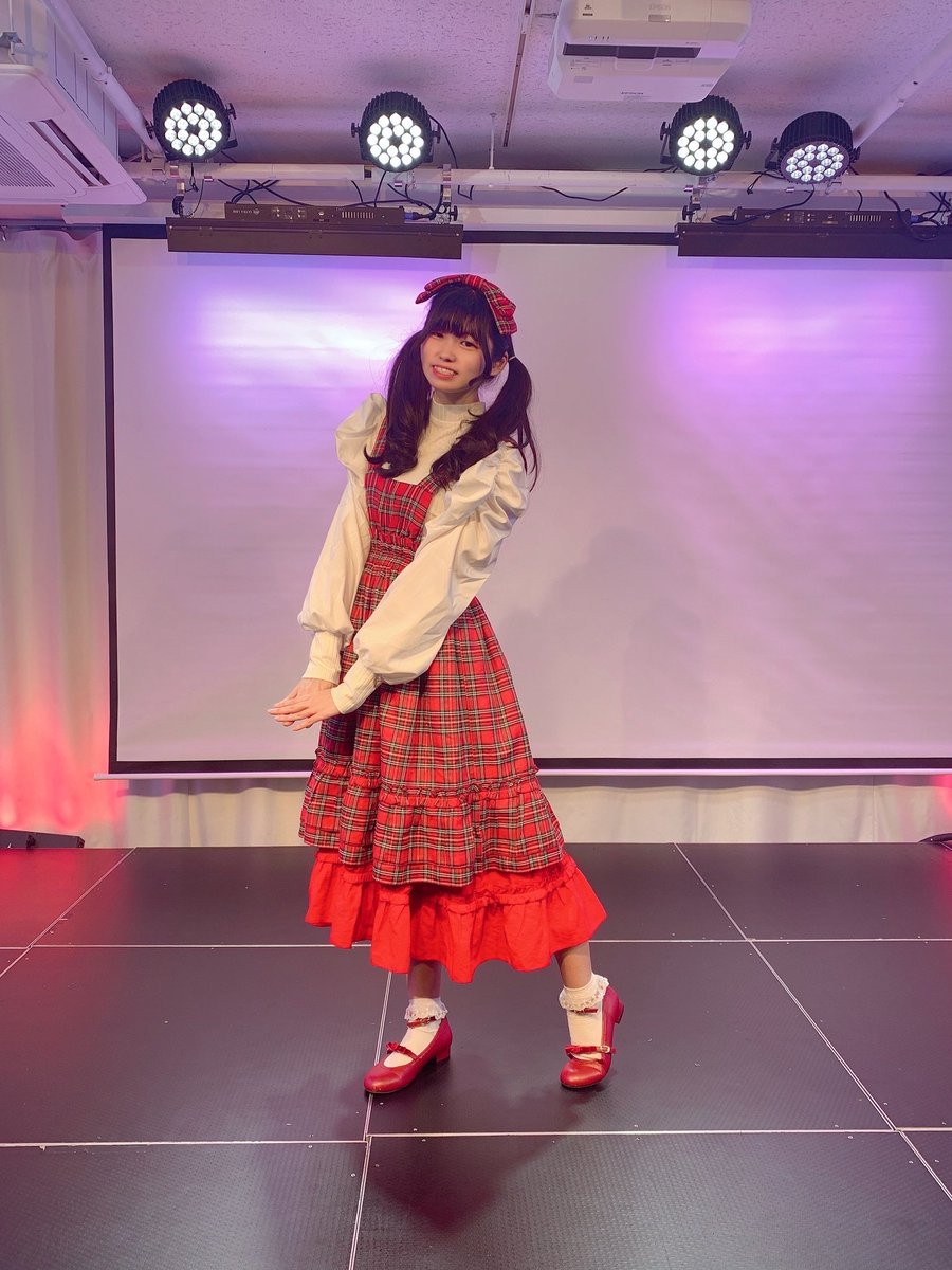 yuki42197office's tweet photo. 🍓Pretty Daysさんのお洋服🍓
赤のチェックがとっても可愛い♥️
体のラインに添うジャンスカからはどこか気品が感じられます✨️
頭のリボンも赤のチェック柄。おそろいでかわいい(* ˊ꒳ˋ*)🎀
雪姫はツインテールで出演しました! https://t.co/DGN1QK7nLN